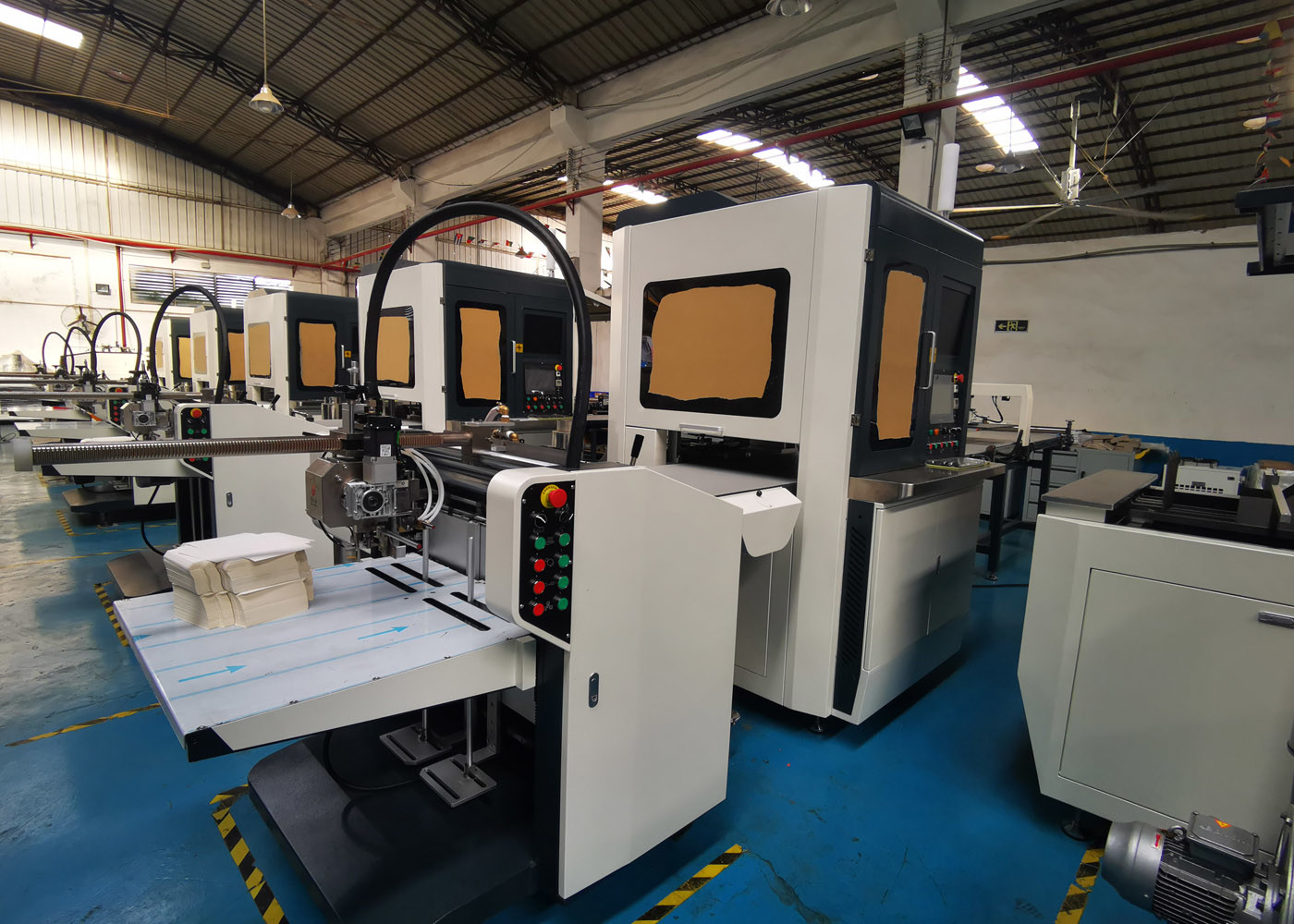 Automatic Book Cover Paper Lining Machine Rigid Case 40pcs/Min